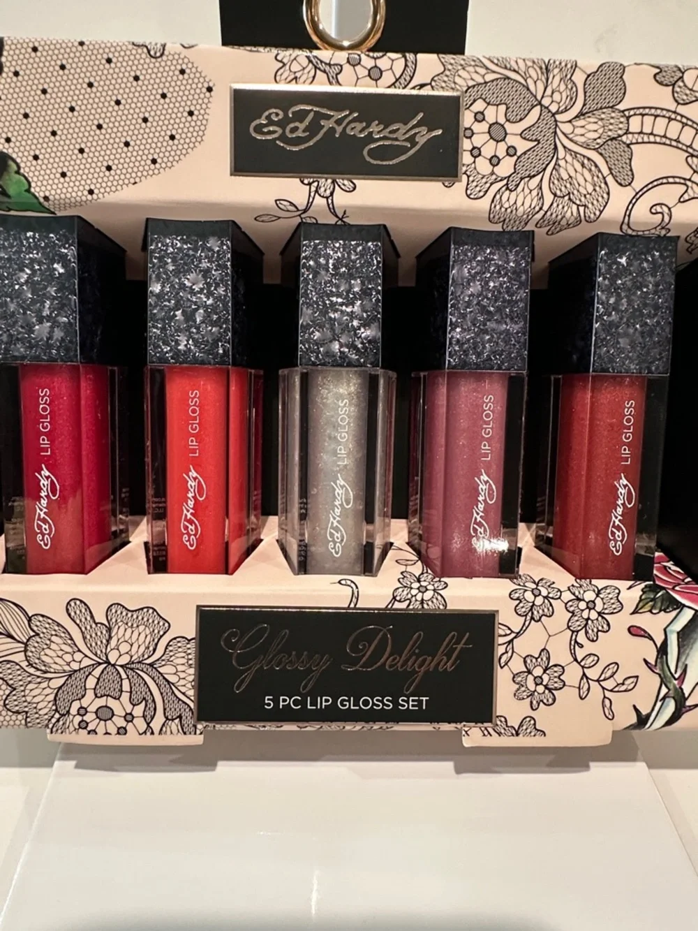 Ed Hardy (5) Piece Lipgloss Set for Long Lasting Shine.